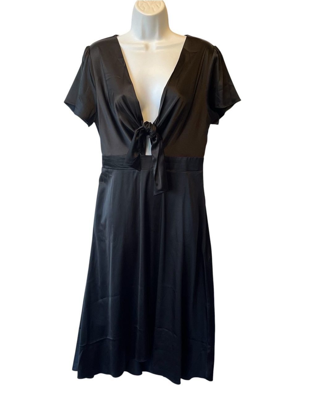 Baltic Born midi satin dress L Black V-neck Tie front Short sleeve Elastic waist